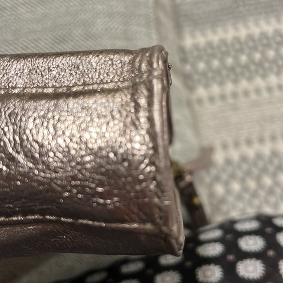 The Sak Silver Metallic Crossbody Bag Adjustable Strap Inside Outside Pockets - Picture 7 of 10